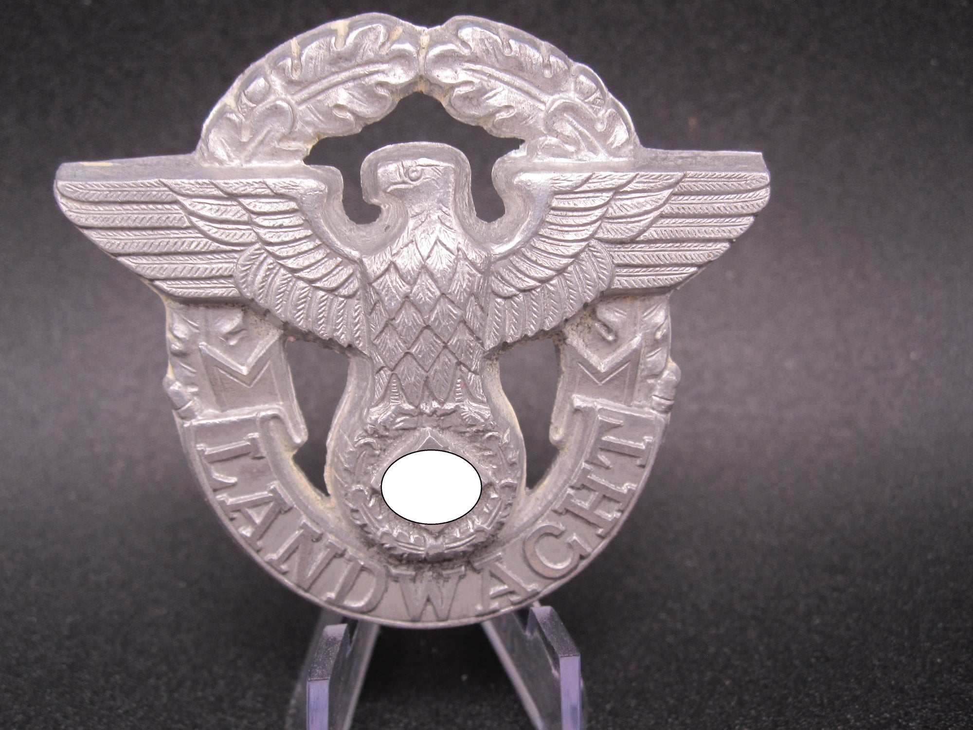 H.W.  -  -  Polizei - Landwacht Mützenabzeichen