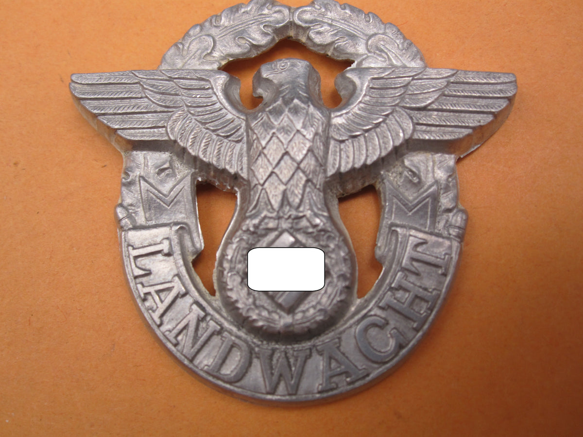 H.W.  -  -  Polizei - Landwacht Mützenabzeichen
