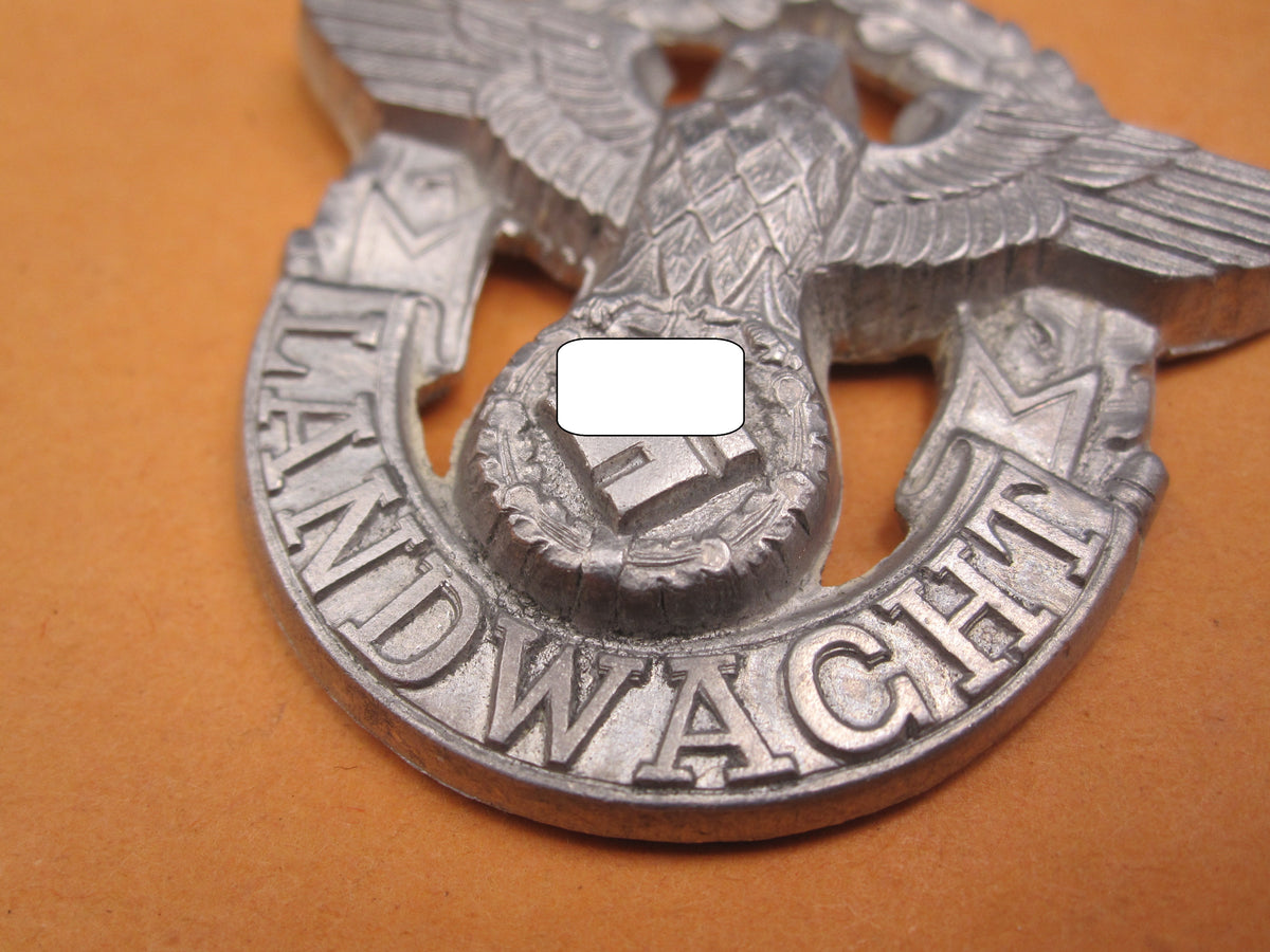 H.W.  -  -  Polizei - Landwacht Mützenabzeichen