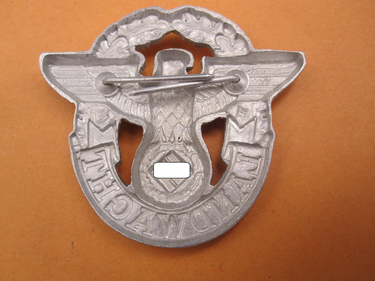 H.W.  -  -  Polizei - Landwacht Mützenabzeichen