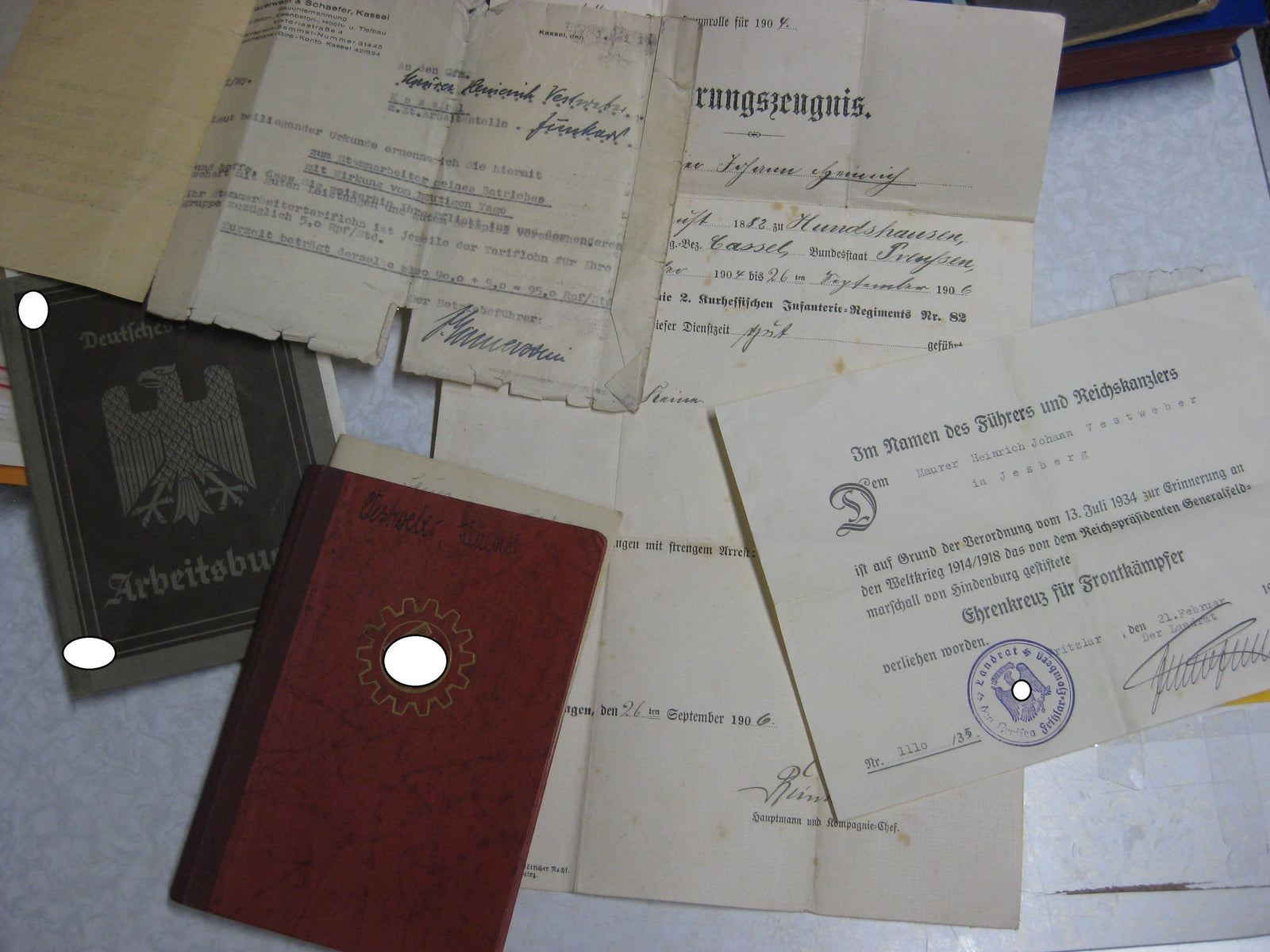 Führungszeugnis Urkunde 3.Reich Kaiserreich kurhessisches Infanterie Regiment Nr.82 Arbeitsbuch Mitgliedsbuch NSDAP