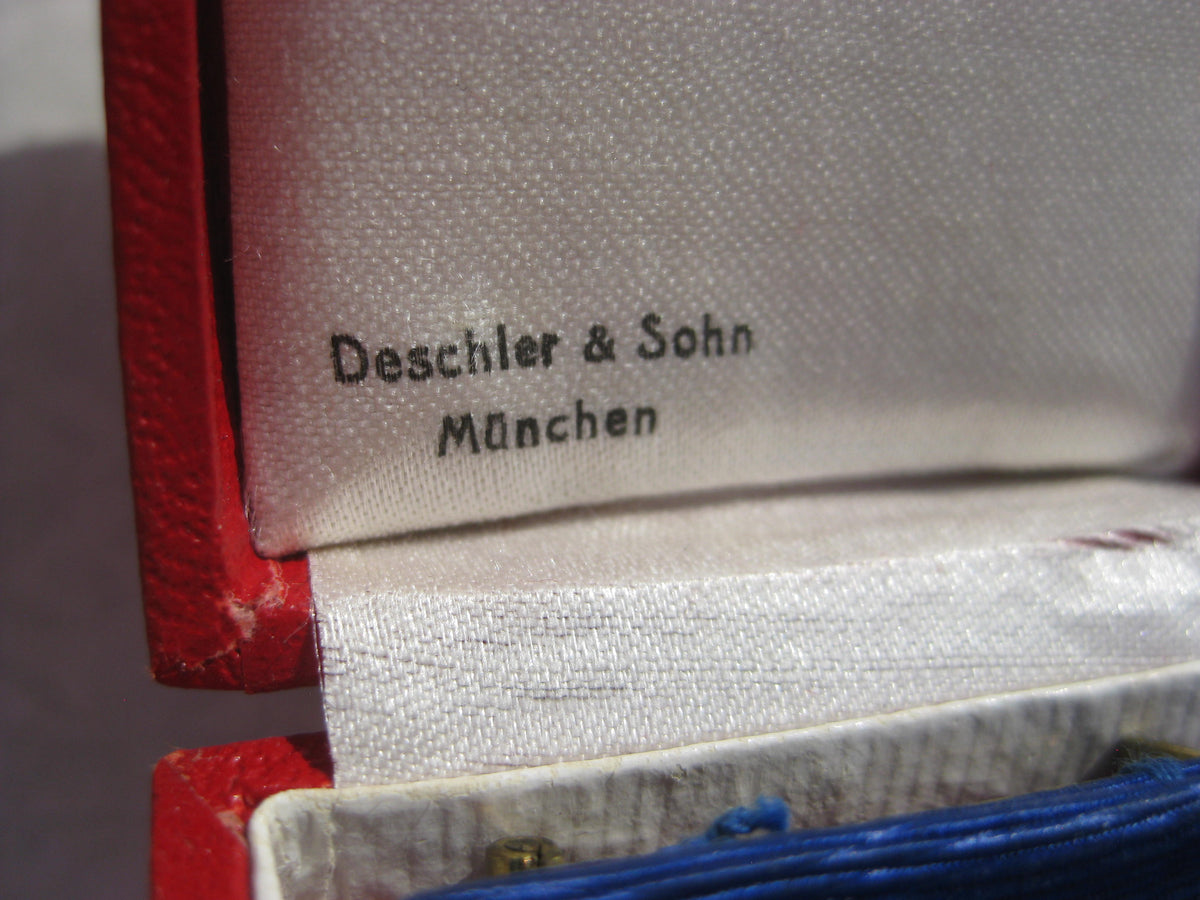 Treudienst-Ehrenzeichen für 40 Jahre in Verleihungsschachtel Hersteller: DESCHLER &amp; Sohn in München