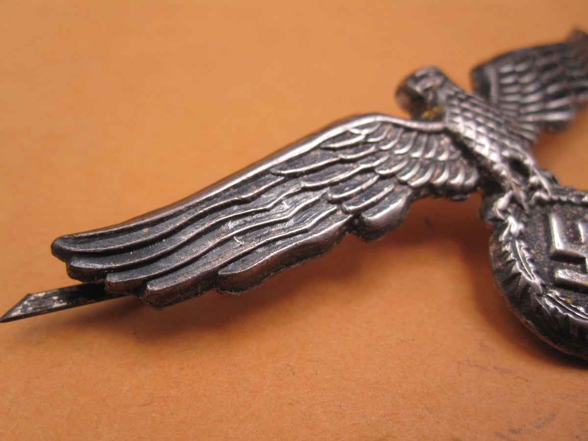 H.W.  -   -  Reichsfinanzverwaltung Zollgrenzschutz Mützenabzeichen in Mint Condition