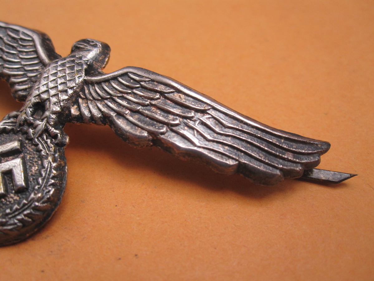 H.W.  -   -  Reichsfinanzverwaltung Zollgrenzschutz Mützenabzeichen in Mint Condition