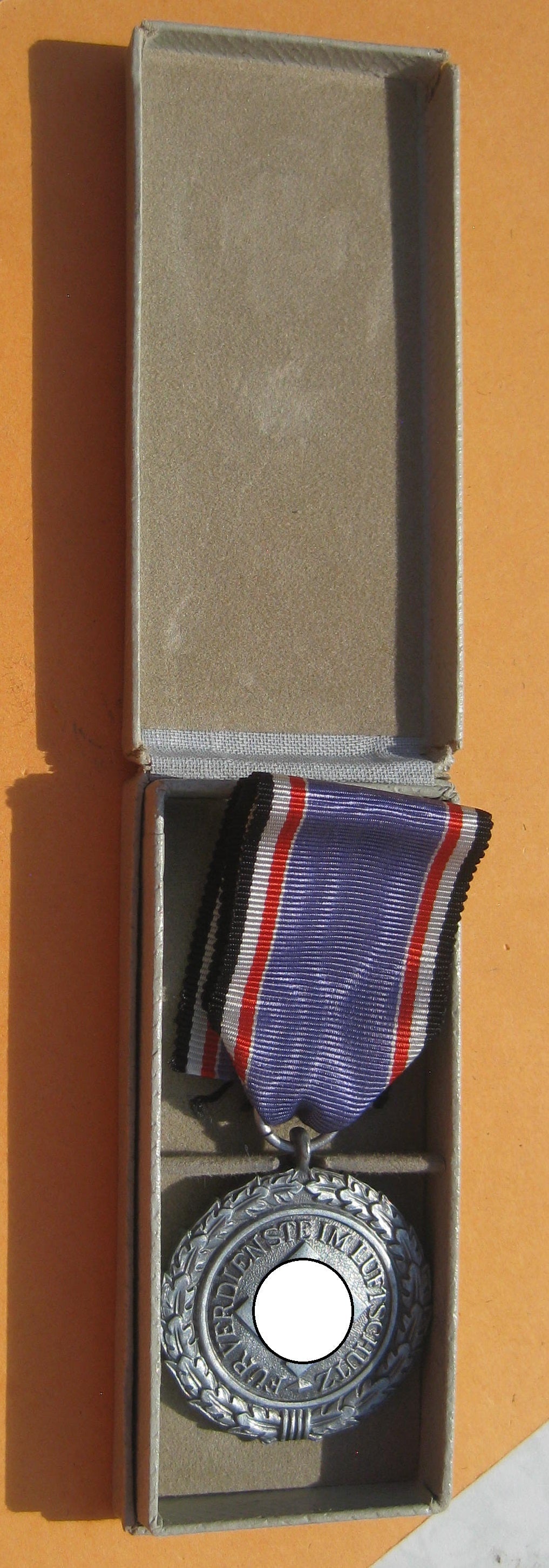 Luftschutz Ehrenzeichen 2.Stufe Medaille von 1938     H.W.