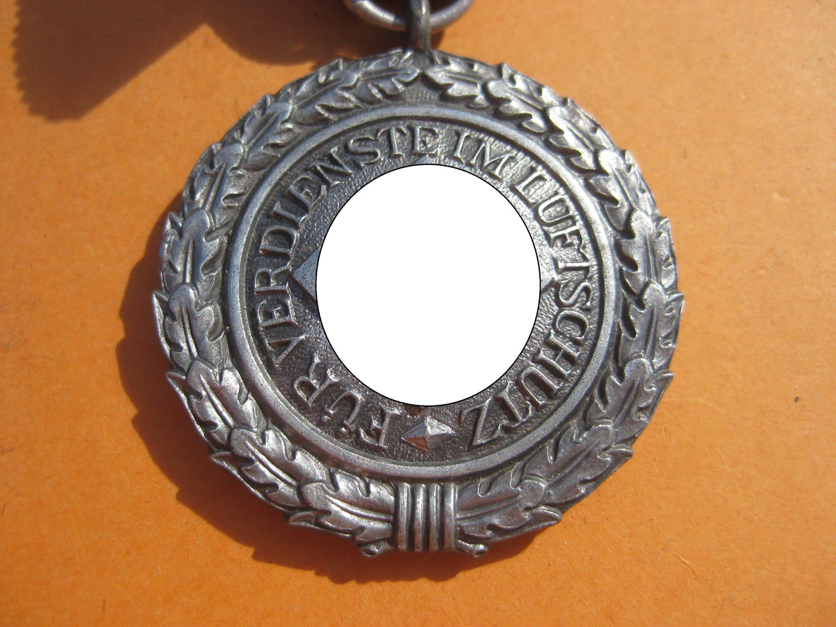 Luftschutz Ehrenzeichen 2.Stufe Medaille von 1938     H.W.