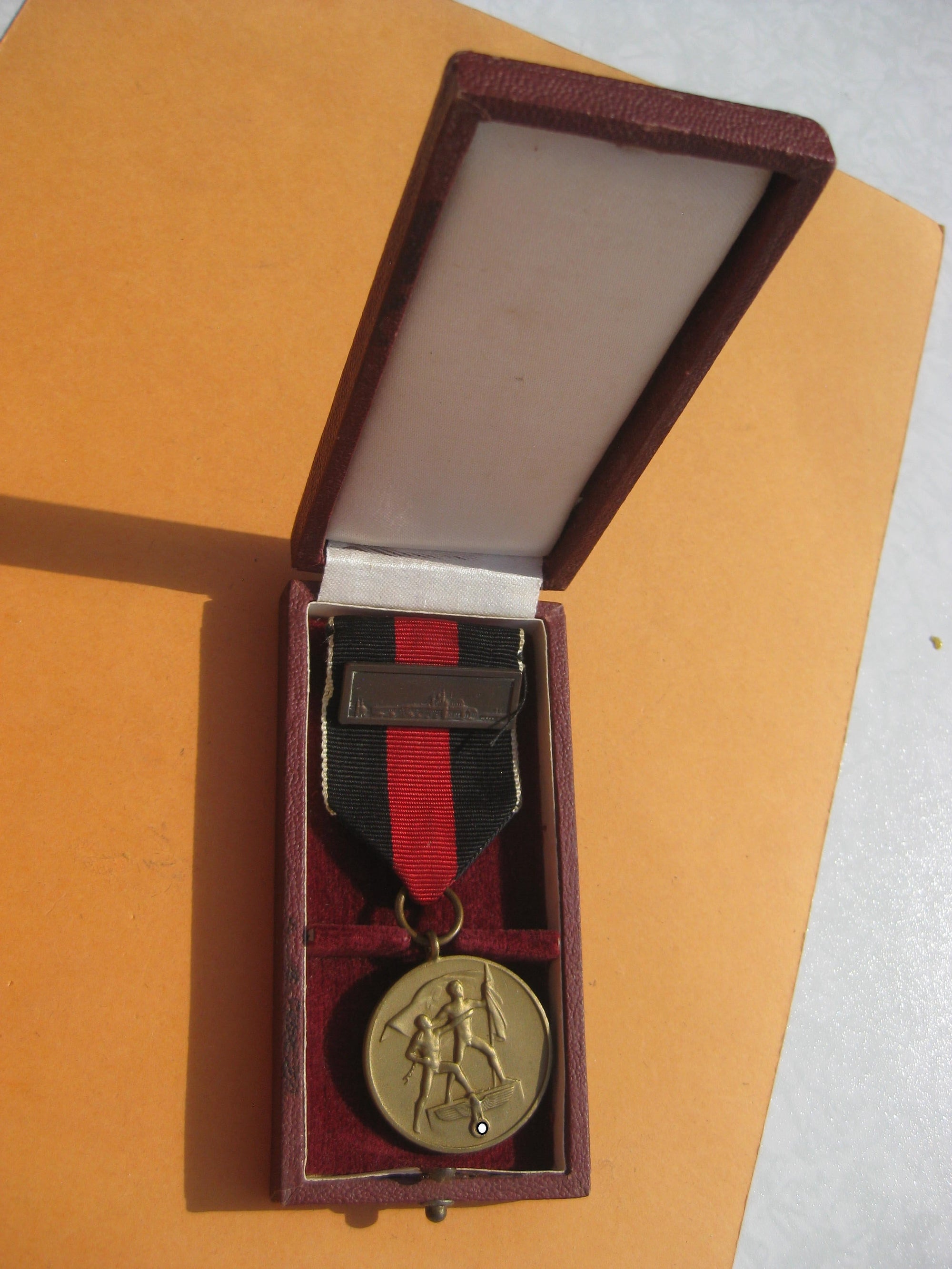 Medaille zur Erinnerung an den 1. Oktober 1938 / Oktobermedaille Sudetenmedaille im Verleihungsetui