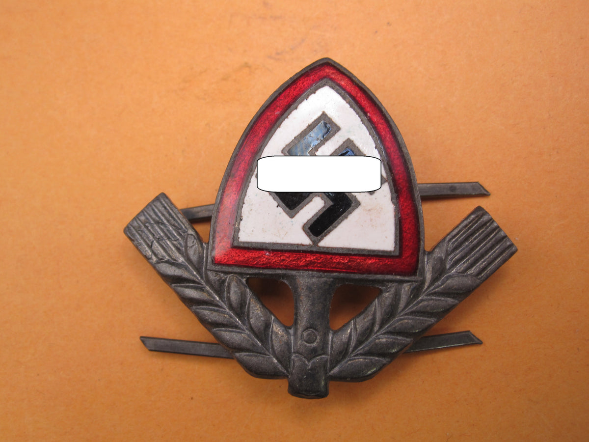 H.W.  -  -  Führer Mützenabzeichen Reichsarbeitsdienst (RAD) Mint Condition