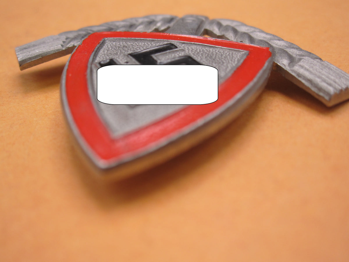 H.W.  -  -  Mützenabzeichen Reichsarbeitsdienst (RAD) für Mannschaften Mint Condition