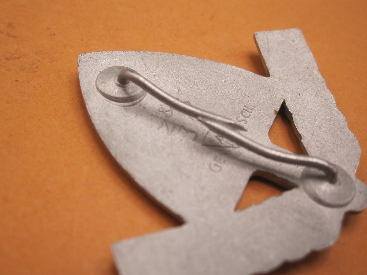 H.W.  -  -  Mützenabzeichen Reichsarbeitsdienst (RAD) für Mannschaften Mint Condition