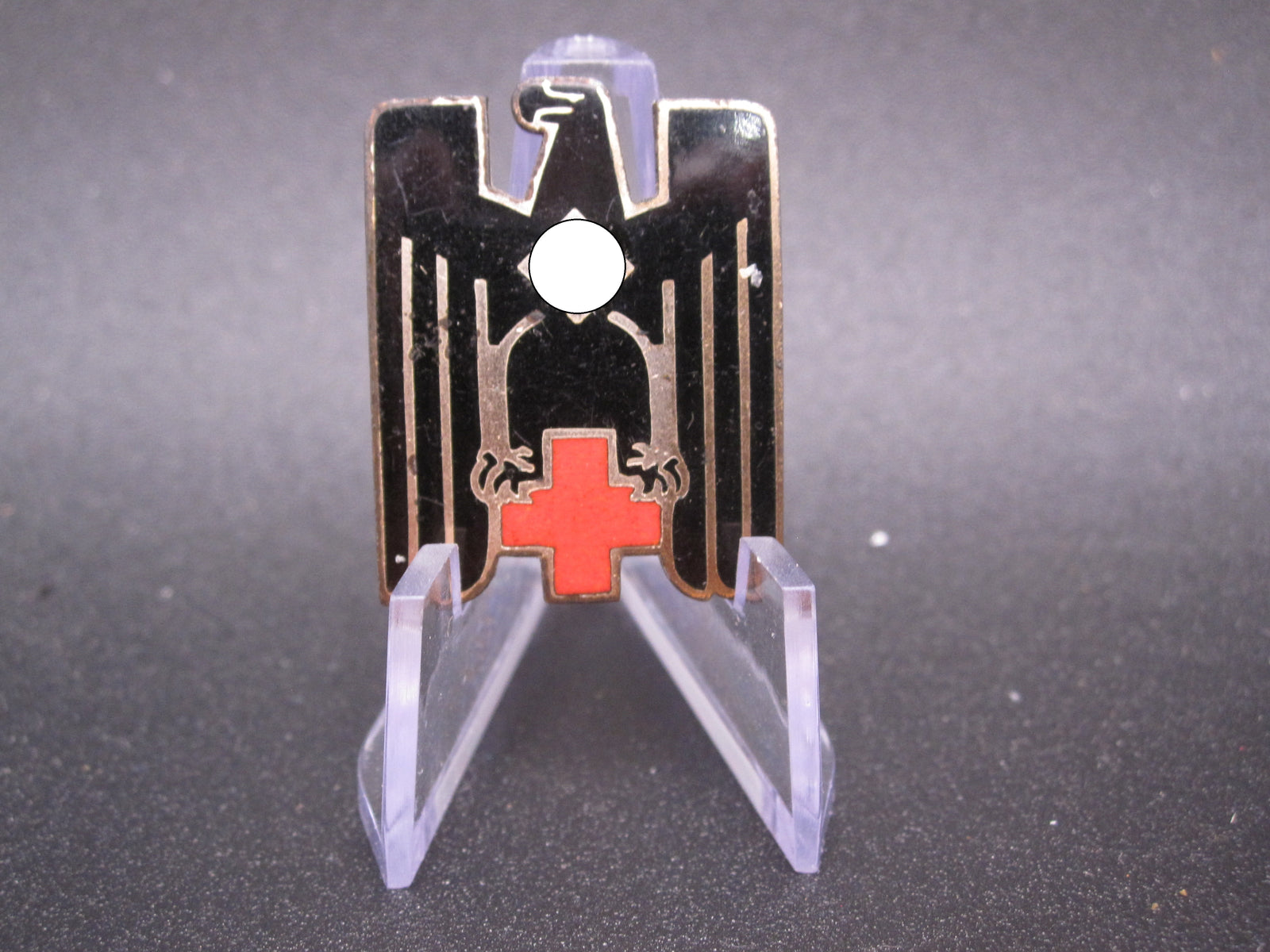 H.W.  -  -  Mützenabzeichen Rotes Kreuz (DRK) 2.Form