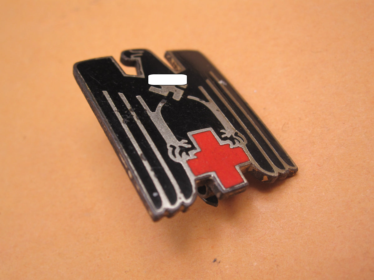 H.W.  -  -  Mützenabzeichen Rotes Kreuz (DRK) 2.Form