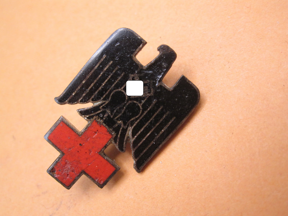 H.W.  -  -  Mützenabzeichen Rotes Kreuz (DRK) 1.Form
