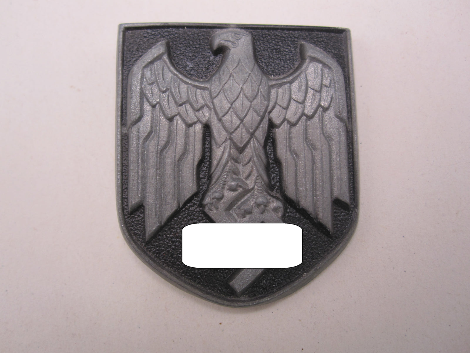 H.W.  -   -  Helmschild / Helmadler für den Tropenhelm des deutschen Heeres Mint Condition