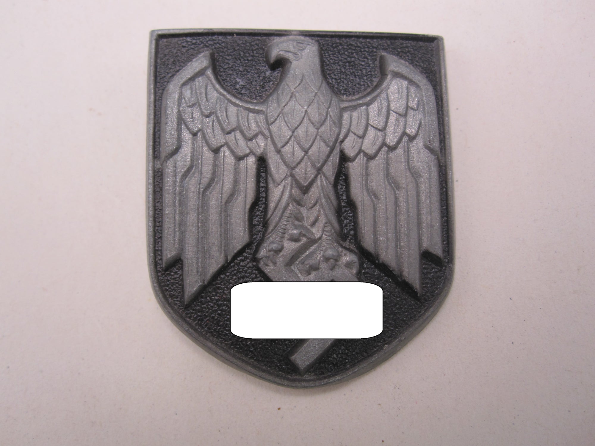 H.W.  -   -  Helmschild / Helmadler für den Tropenhelm des deutschen Heeres Mint Condition