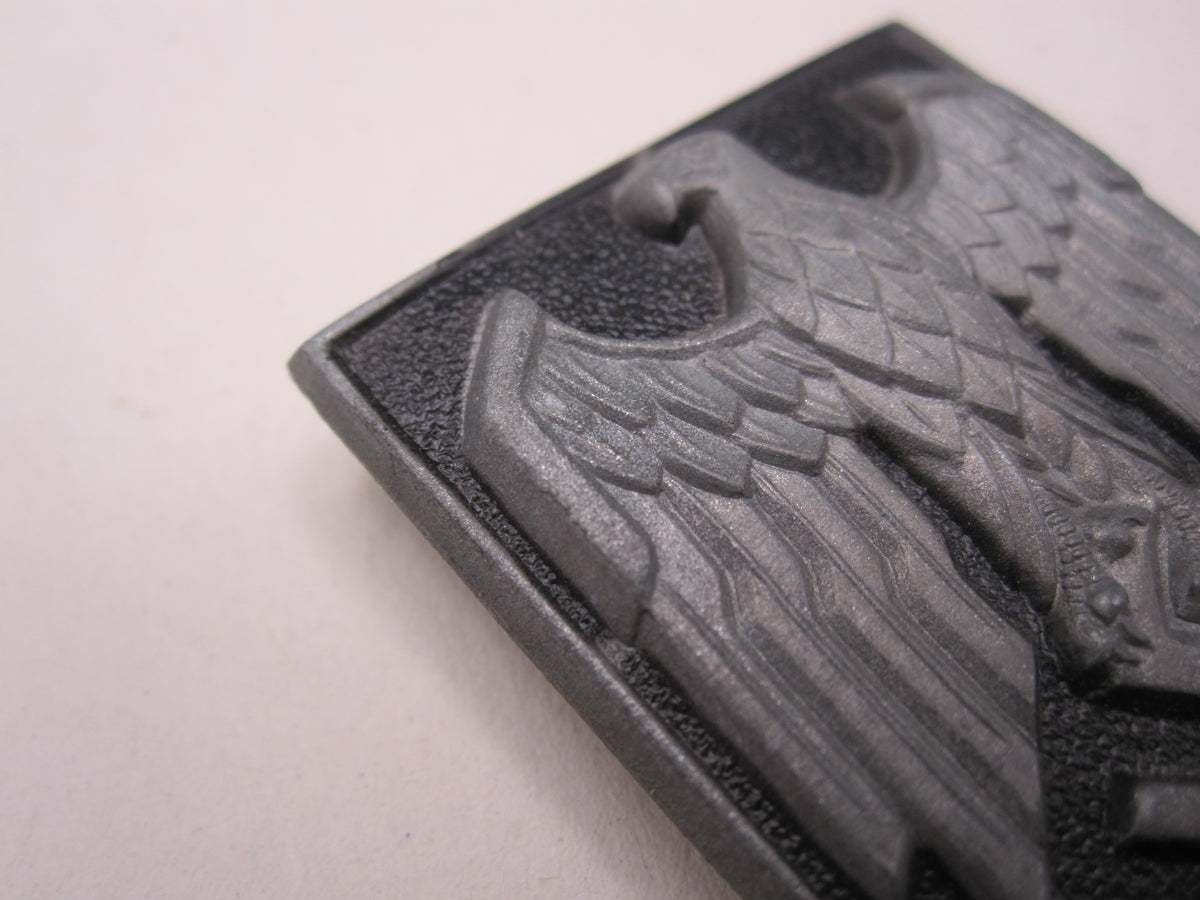 H.W.  -   -  Helmschild / Helmadler für den Tropenhelm des deutschen Heeres Mint Condition