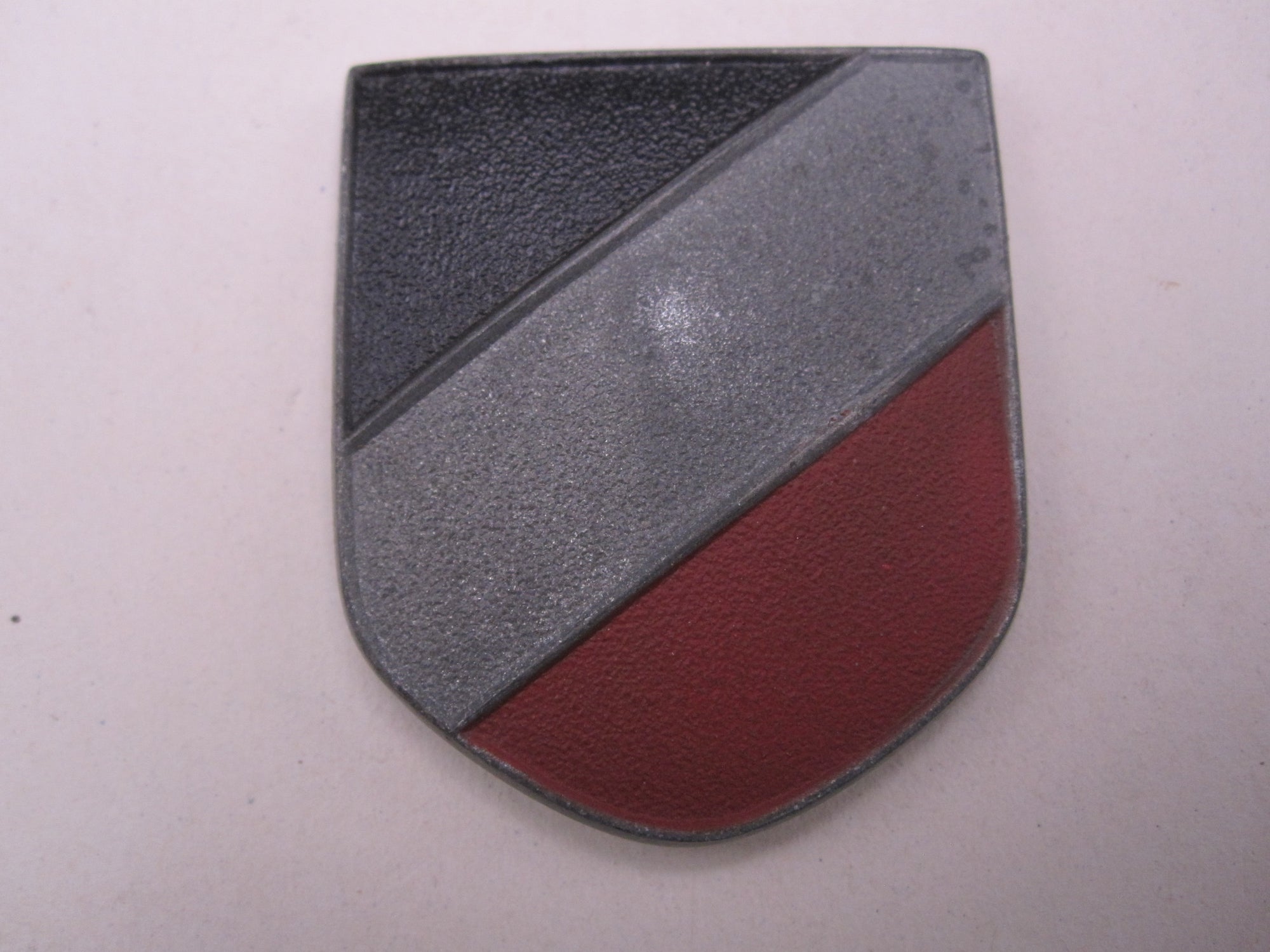 H.W.  -   -  Helmschild für den Tropenhelm des deutschen Heeres