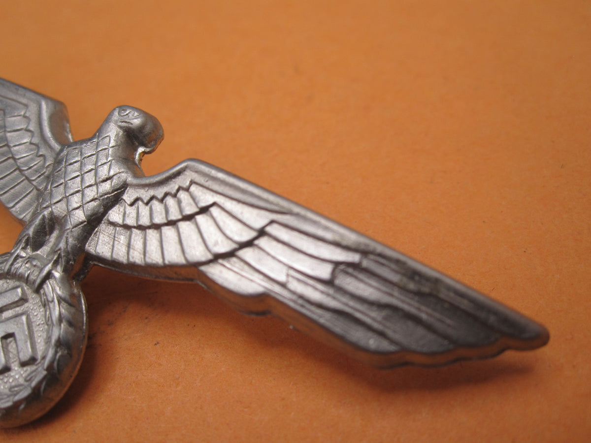 H.W.    -   -    Mützenadler Heer