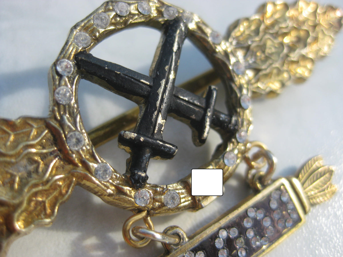 H.W.   -   -    Frontflugspange für Schlachtflieger in Gold mit Anhänger und Eisatzzahl 2000 -Sammleranfertigung-