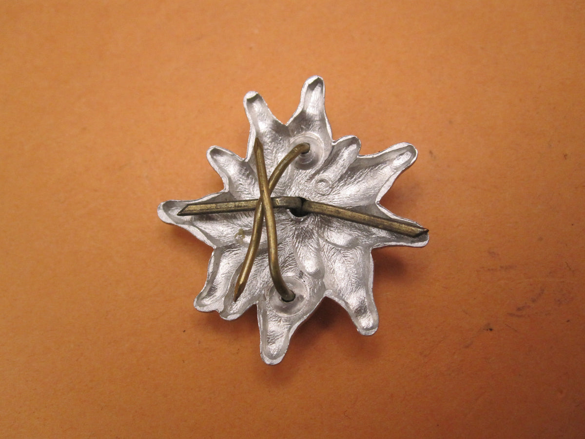 H.W.  -   -  Gebirgsjäger Mützenabzeichen Wehrmacht - Heer Edelweiß