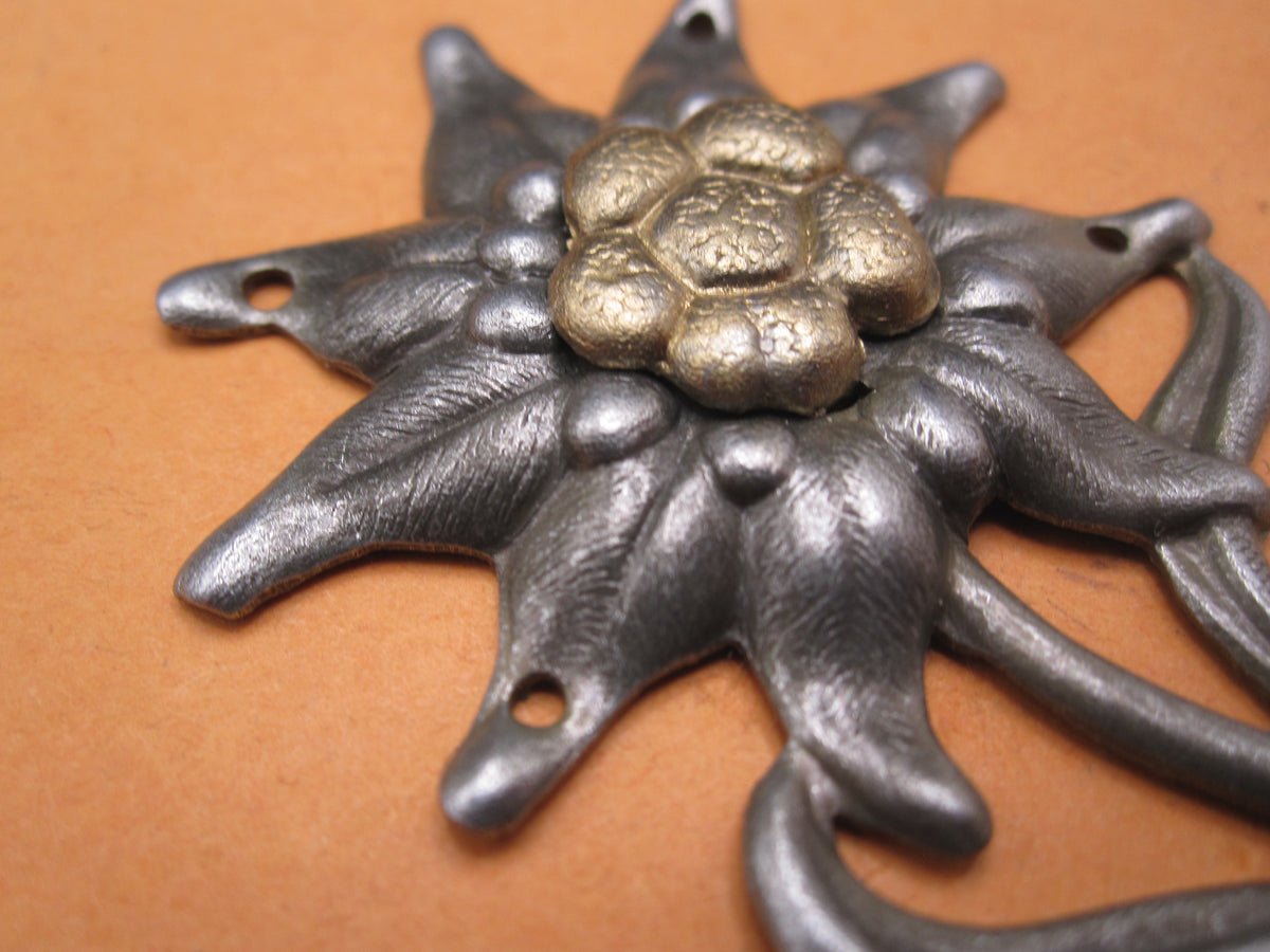 H.W.  -   -  Gebirgsjäger Mützenabzeichen Wehrmacht - Heer Edelweiß für die Bergmütze