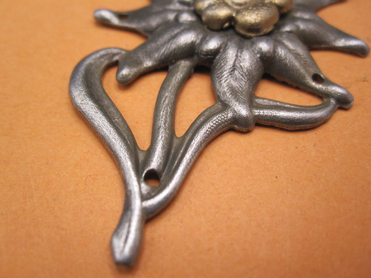 H.W.  -   -  Gebirgsjäger Mützenabzeichen Wehrmacht - Heer Edelweiß für die Bergmütze