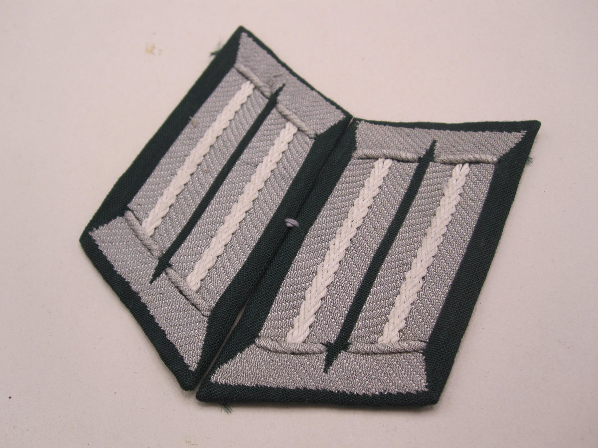 H.W.  -   -     Kragenspiegel für Offizier der Wehrmacht Heer MINT CONDITION