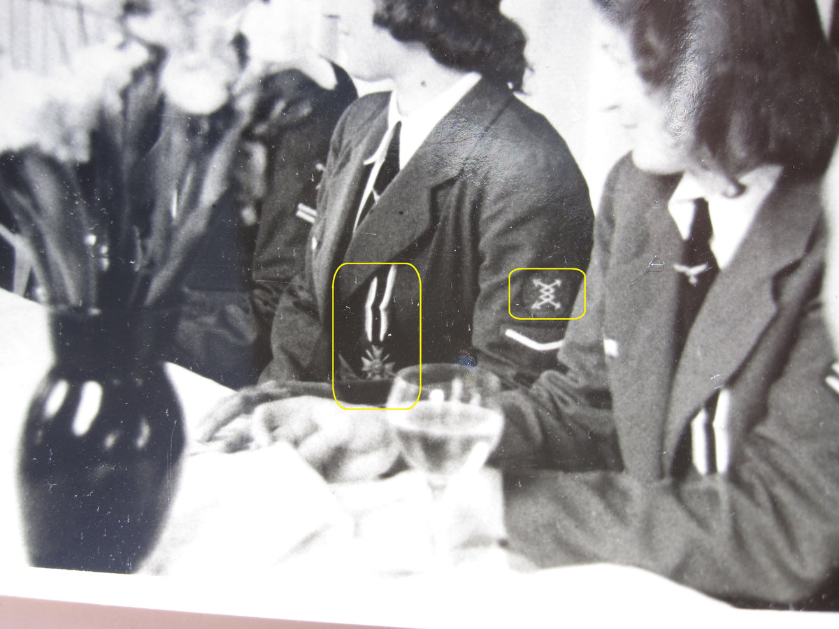 Original Fotos Verleihung KVK an weibliches Luftwaffenpersonal!