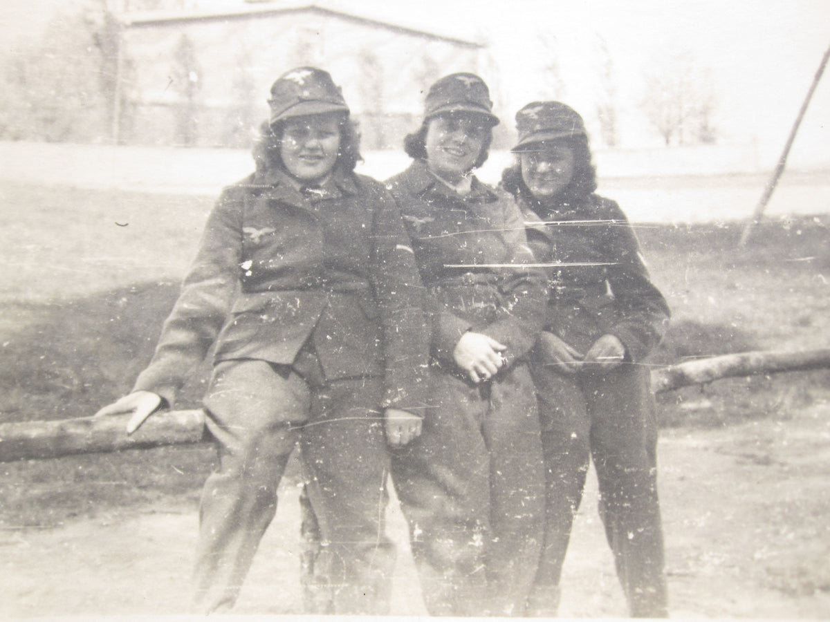 4 Original Fotos weibliches Luftwaffenpersonal!