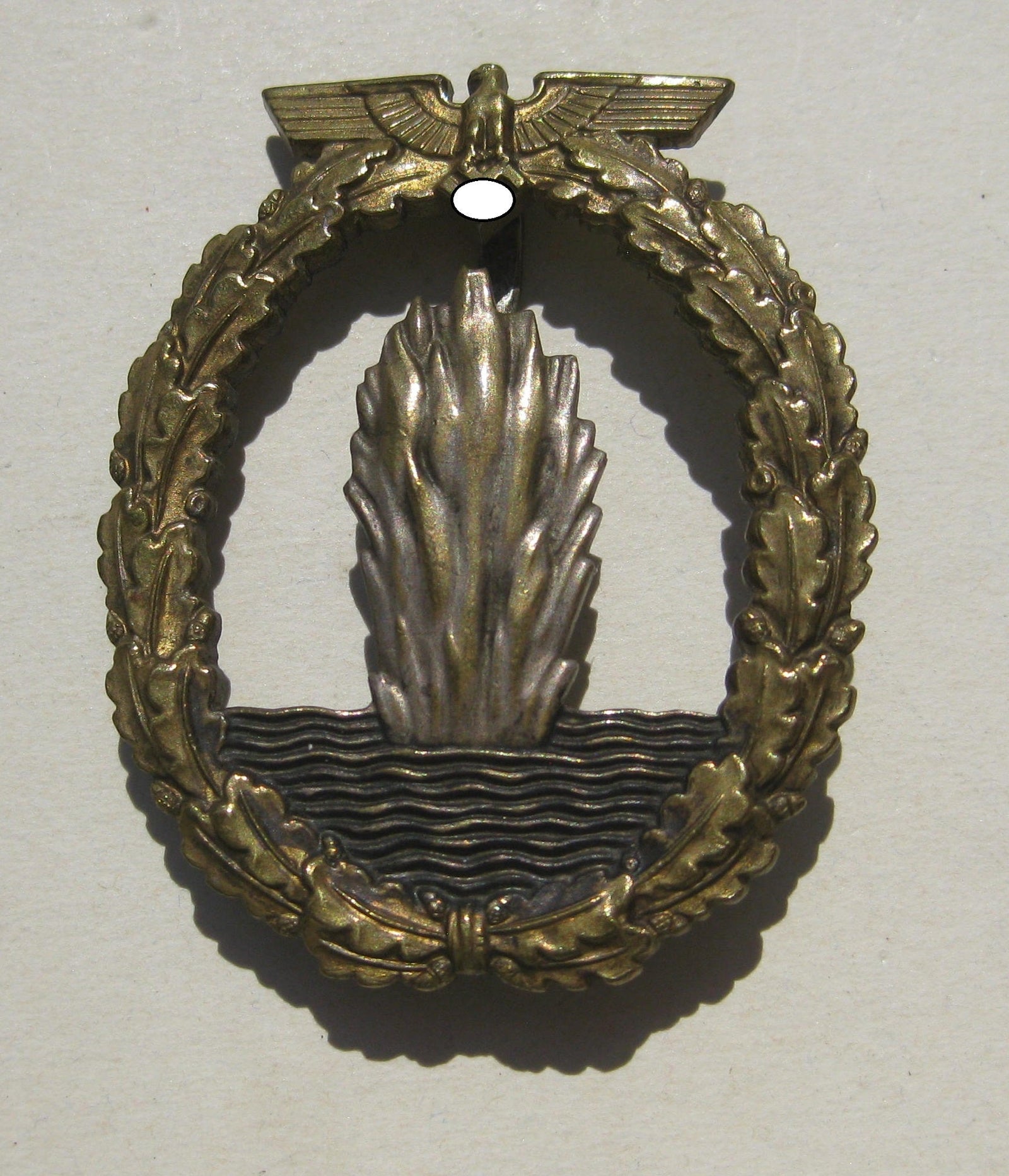 H.W.    Minensucher Kriegsabzeichen Sehr seltener Hersteller