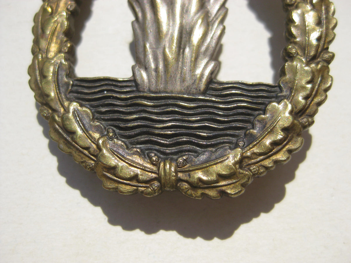 H.W.    Minensucher Kriegsabzeichen Sehr seltener Hersteller