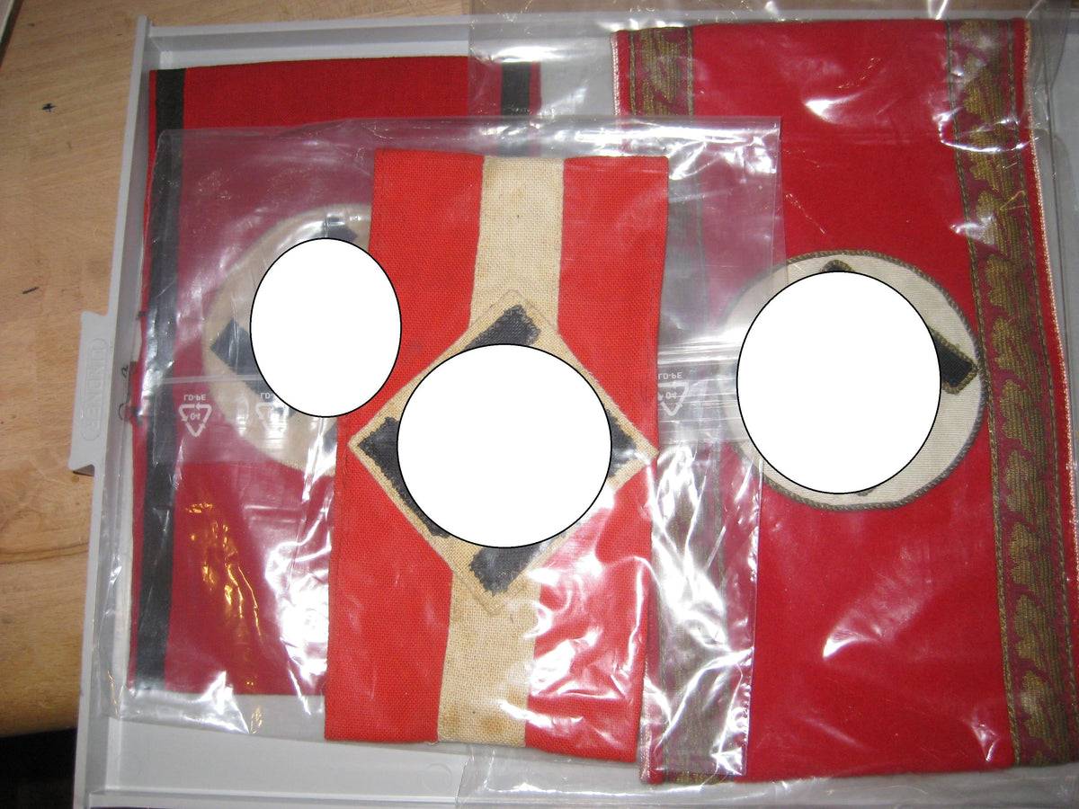 H.W.   -   -  Aufbewahrungsboxen Etui Schachtel für Ordenssammlung Effektensammlung 2cm Hoch etc