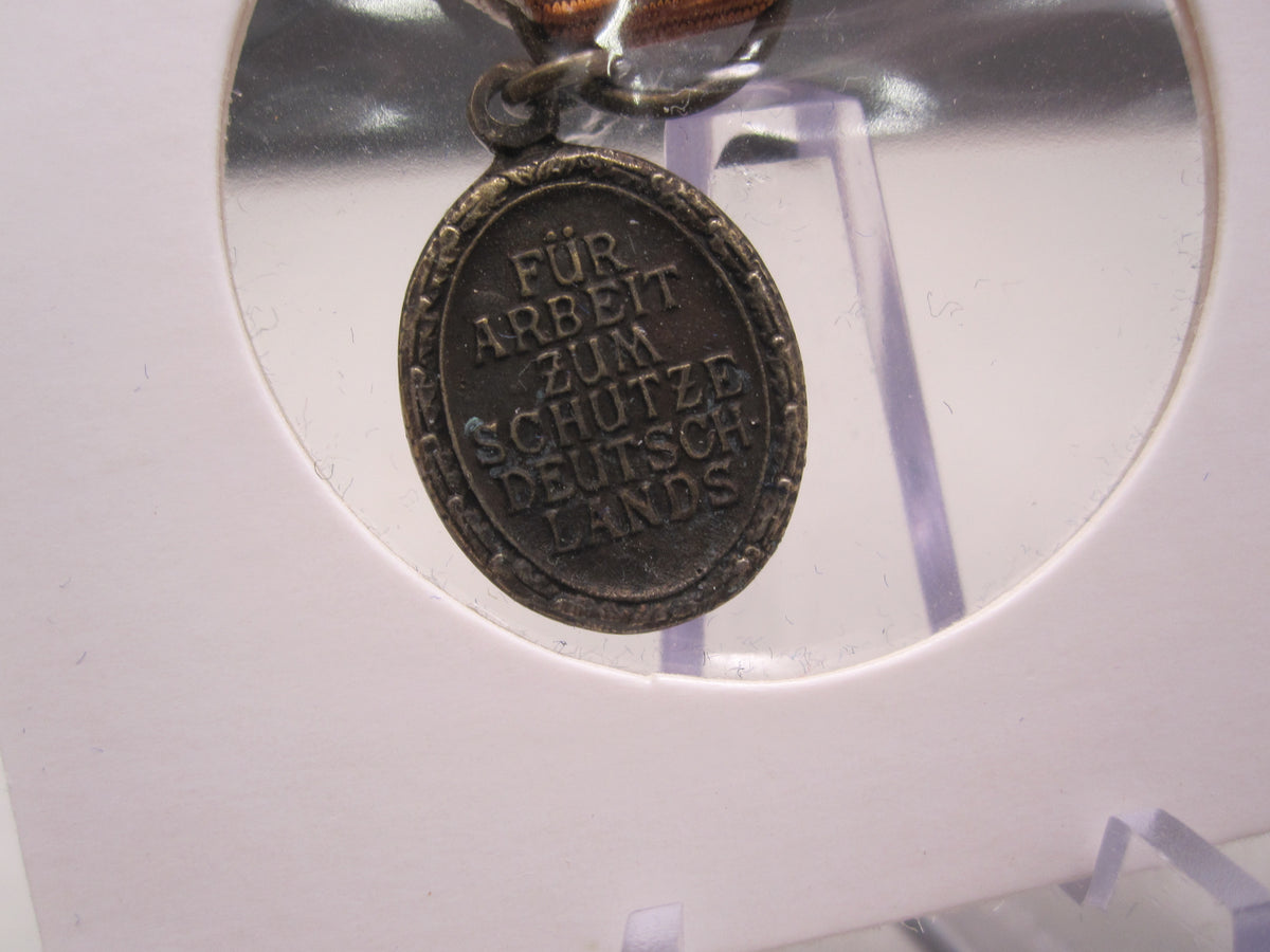 H.W.  -  - Miniatur Medaille Schutzwallehrenzeichen