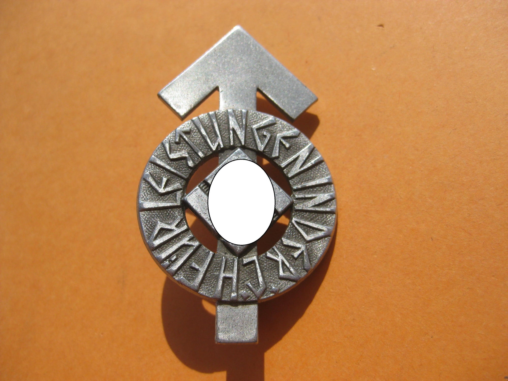 H.W.     Hitlerjugend (HJ) Leistungsabzeichen in Silber Hersteller: RZM M1/34