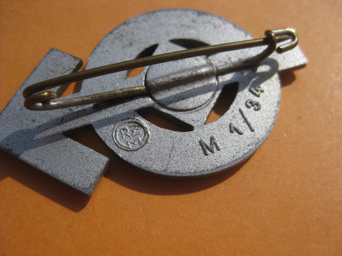 H.W.     Hitlerjugend (HJ) Leistungsabzeichen in Silber Hersteller: RZM M1/34