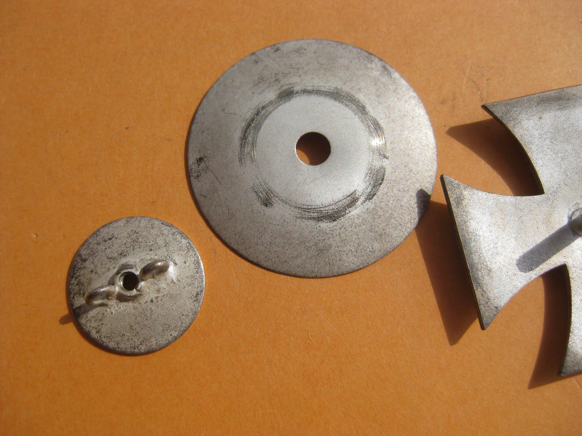 H.W. -  -  Eisernes Kreuz 1.Klasse von 1914 (EK1/14) an SCHRAUBSCHEIBE seltene Variante