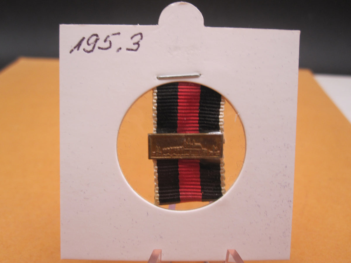H.W.  -  - Miniatur Spange Prager Burg für die Medaille zur Erinnerung an den 1. Oktober 1938 sog. Anschlussmedaille