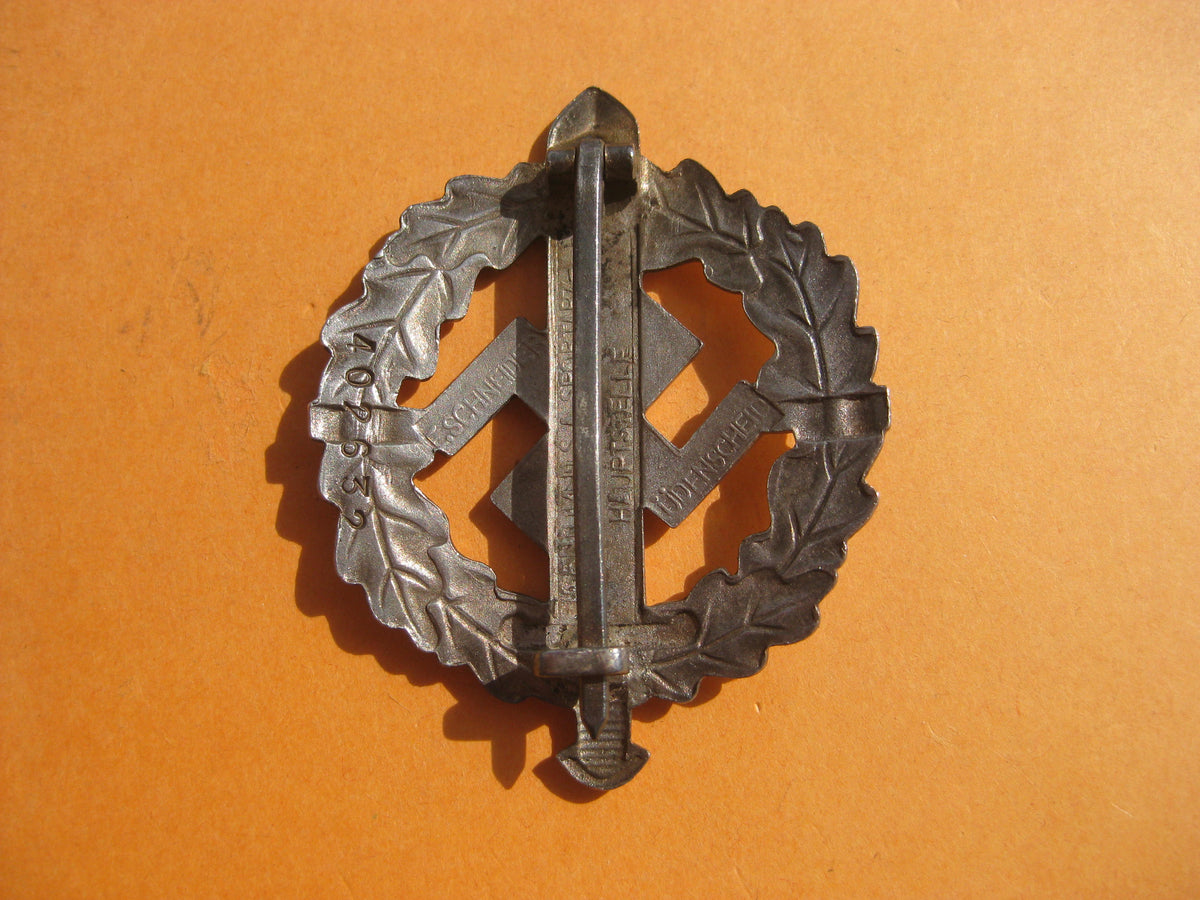 H.W.                     SA-Wehrsportabzeichen in Silber mit Hersteller Schneider Mint Condition