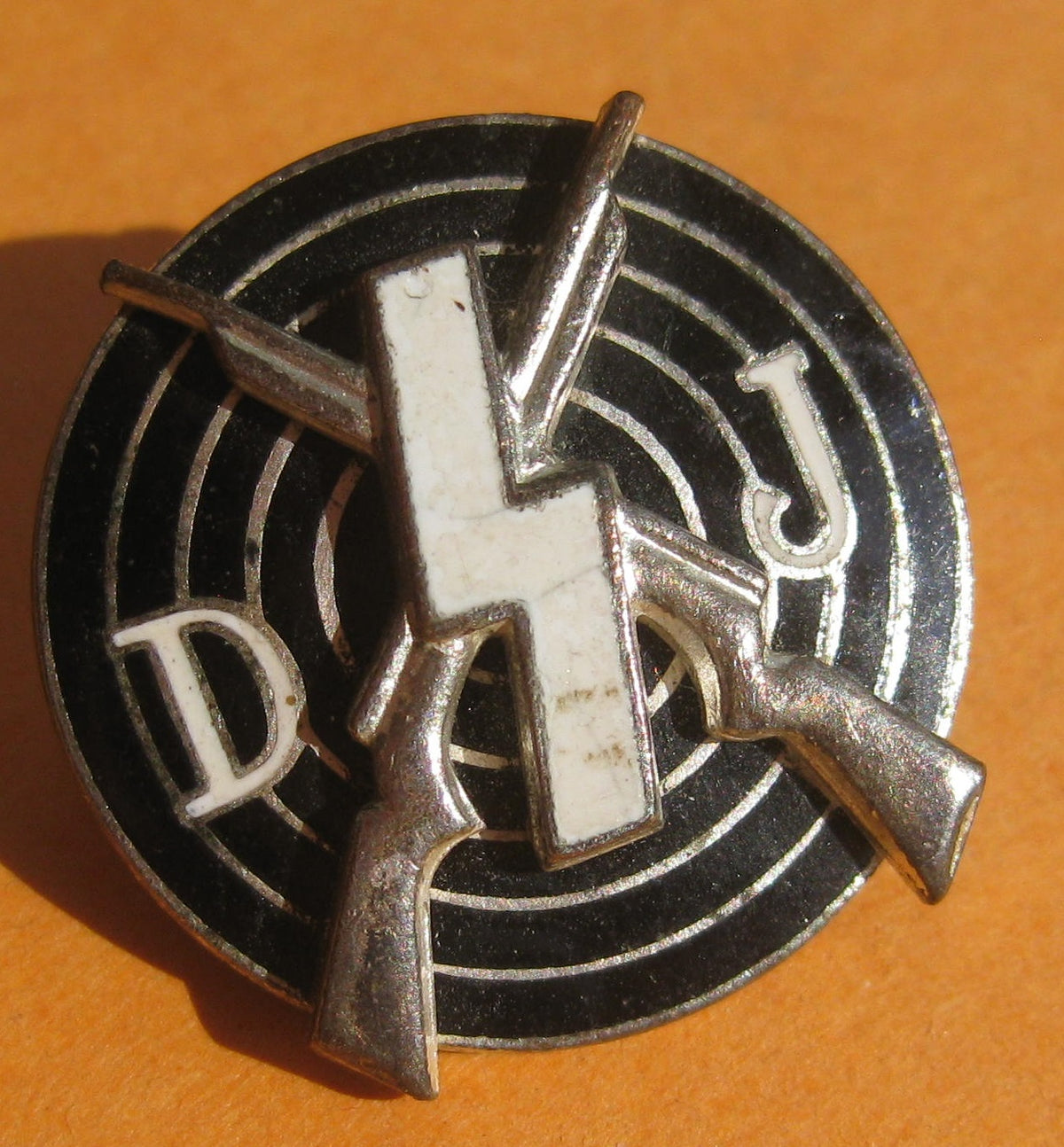 H.W. Hitlerjugend (HJ) Jungvolk (DJ) Schießauszeichnung für Scharfschützen Hersteller M1/128