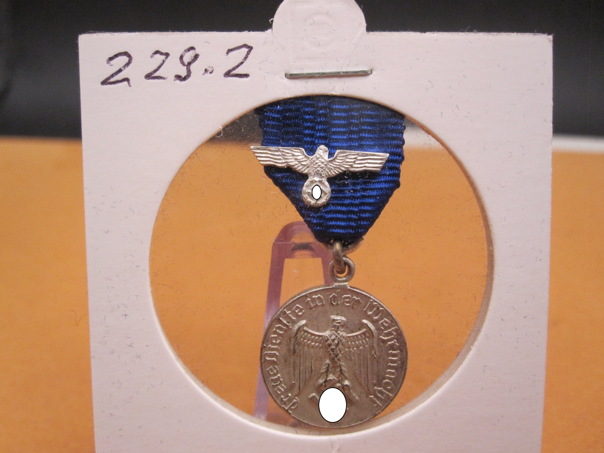 H.W.  -  - Miniatur Medaille für 4 Dienstjahre in der Wehrmacht