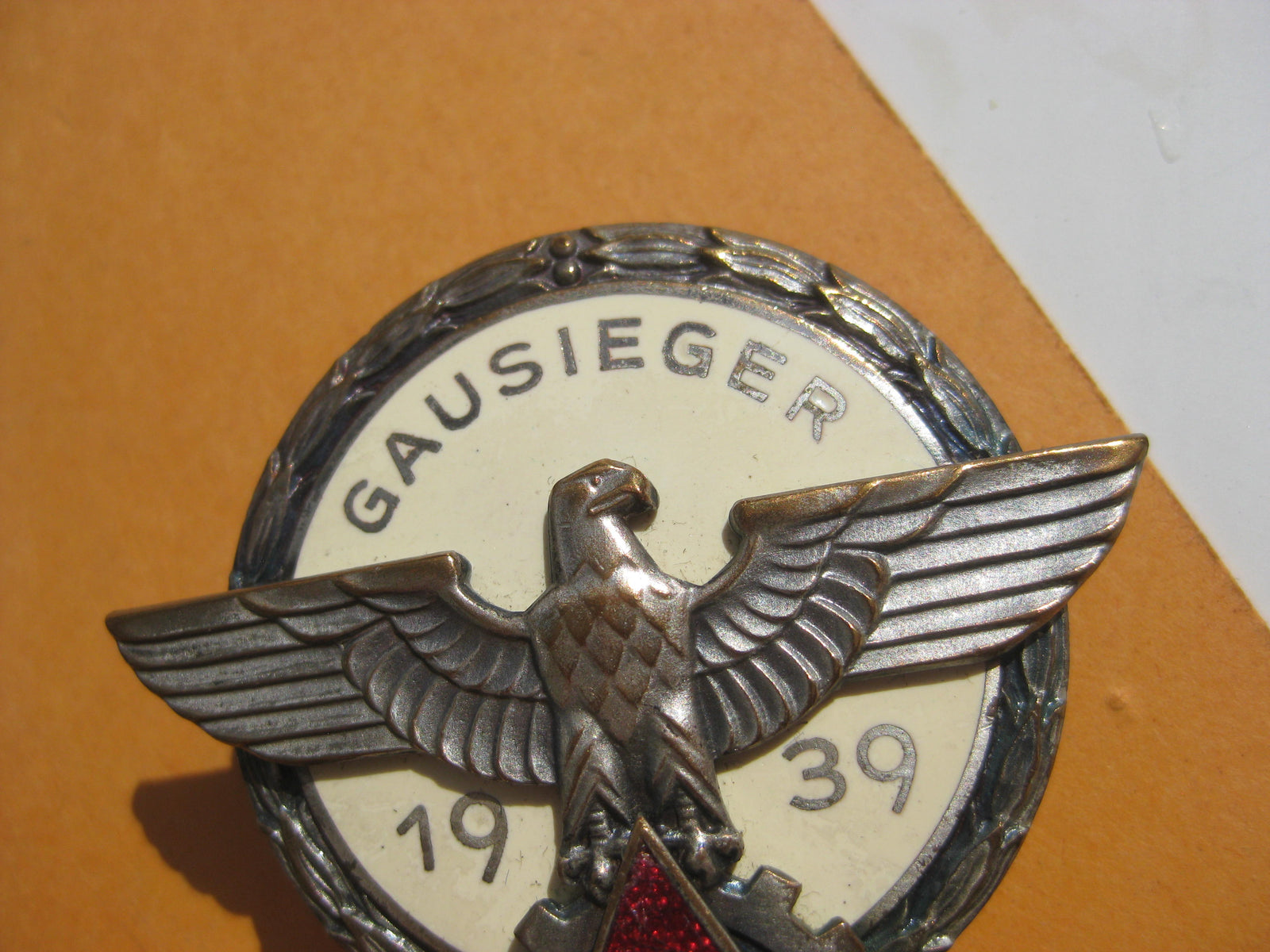 H.W.      Hitlerjugend (HJ) Reichsberufswettkampf 1939 GAUSIEGERabzeichen