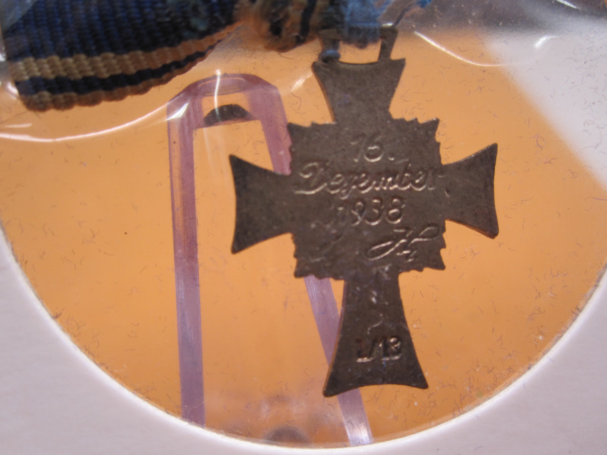 H.W.  -  -  Miniatur Kreuz Ehrenkreuz der deutschen Mutter / Mutterkreuz in Silber