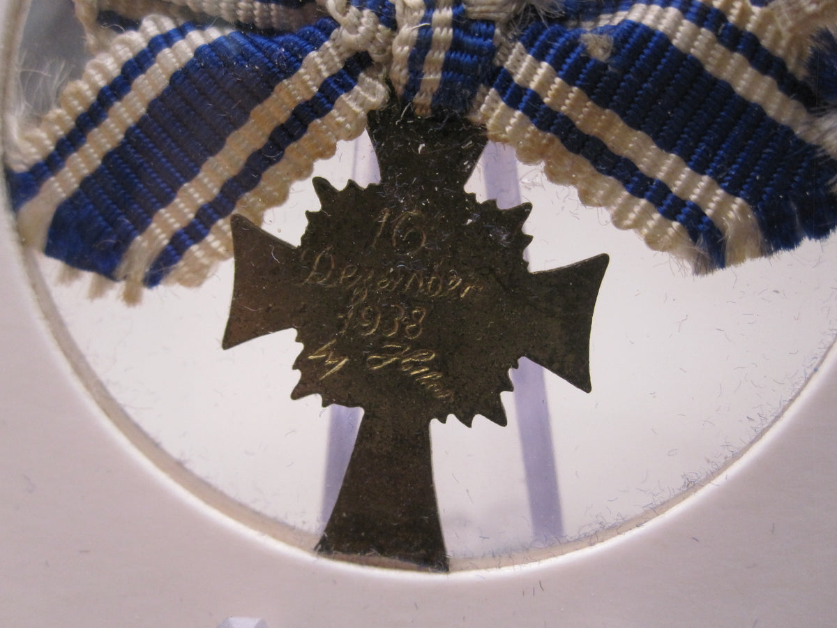 H.W.  -  -  Miniatur Kreuz Ehrenkreuz der deutschen Mutter / Mutterkreuz in Gold