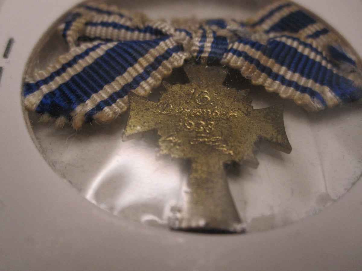 H.W.  -  -  Miniatur Kreuz Ehrenkreuz der deutschen Mutter / Mutterkreuz in Gold