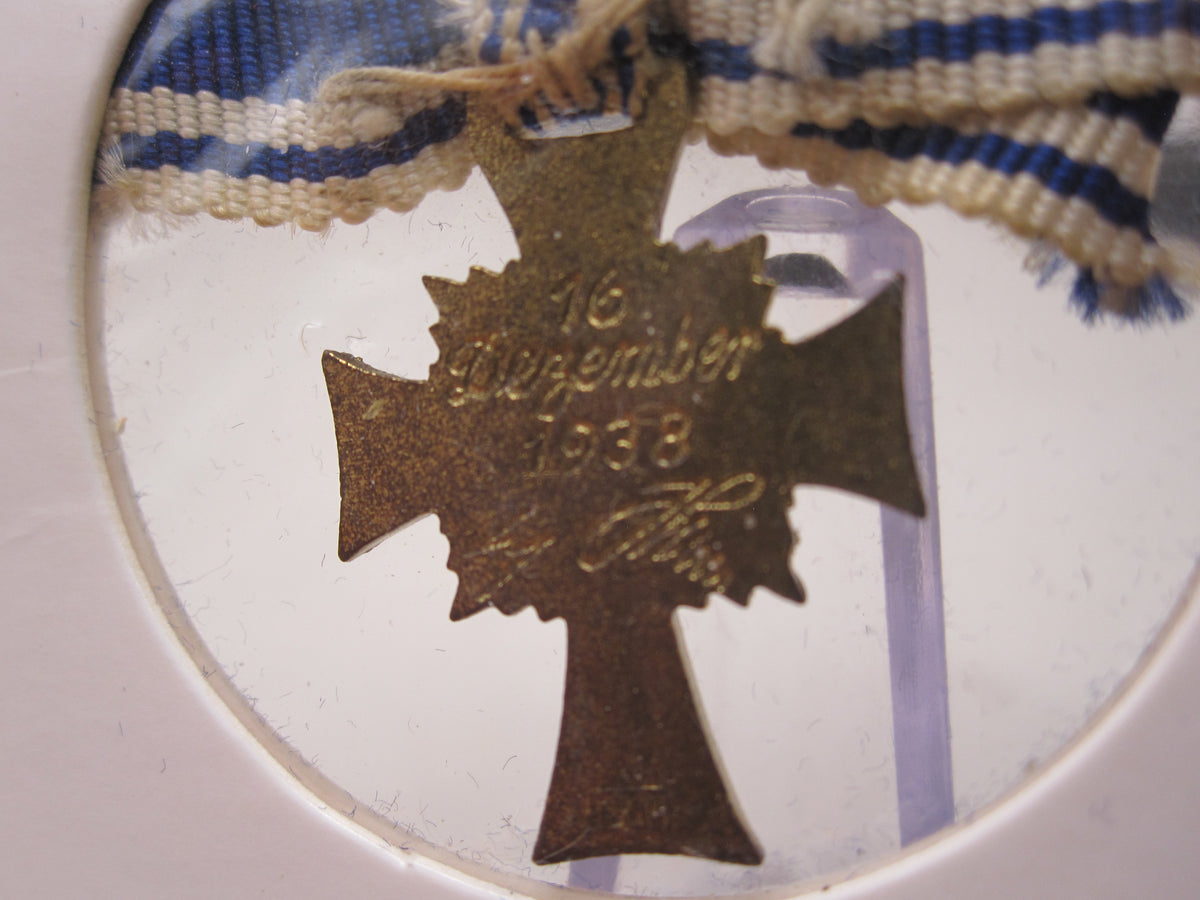 H.W.  -  -  Miniatur Kreuz Ehrenkreuz der deutschen Mutter / Mutterkreuz in Gold