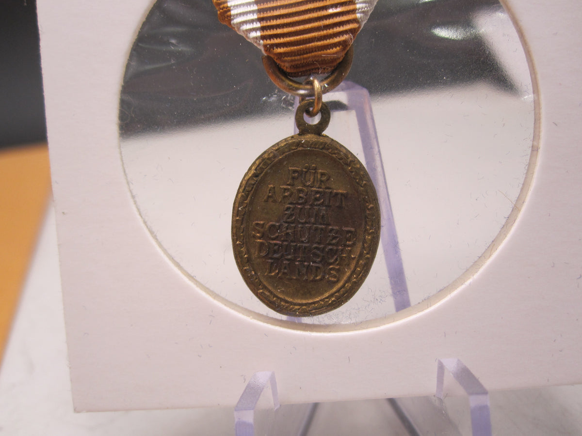 H.W.  -  - Miniatur Medaille Schutzwallehrenzeichen