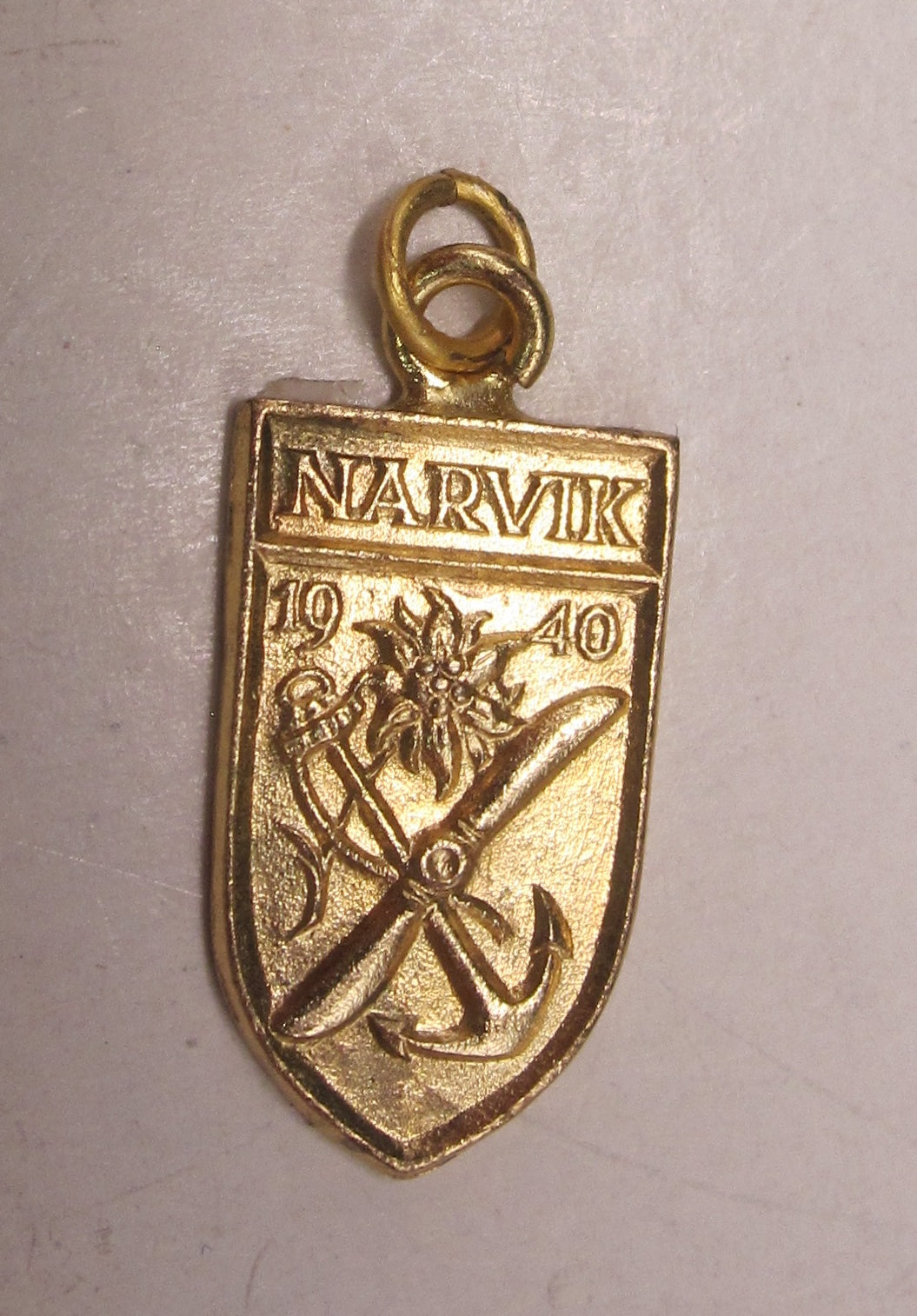 H.W.  -  - Miniatur Ärmelschild Narvikschild Modell 1957