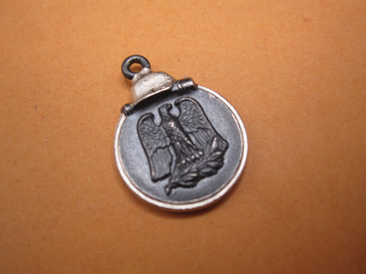 H.W.  -  - Miniatur Ostmedaille Modell / Ausführung 1957