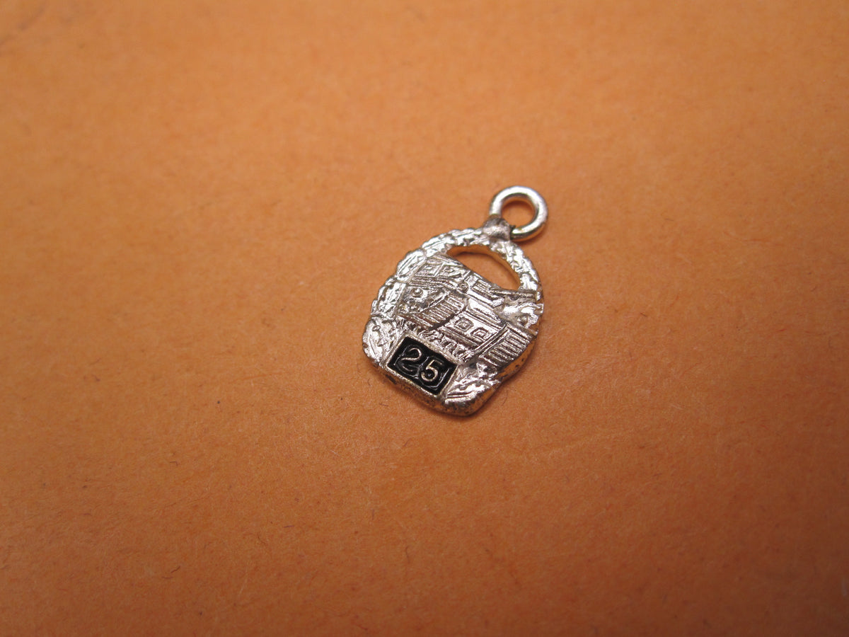 H.W.  -  - Miniatur Panzerkampfabzeichen der Wehrmacht in Silber mit Einsatzzahl 25 Modell / Ausführung 1957