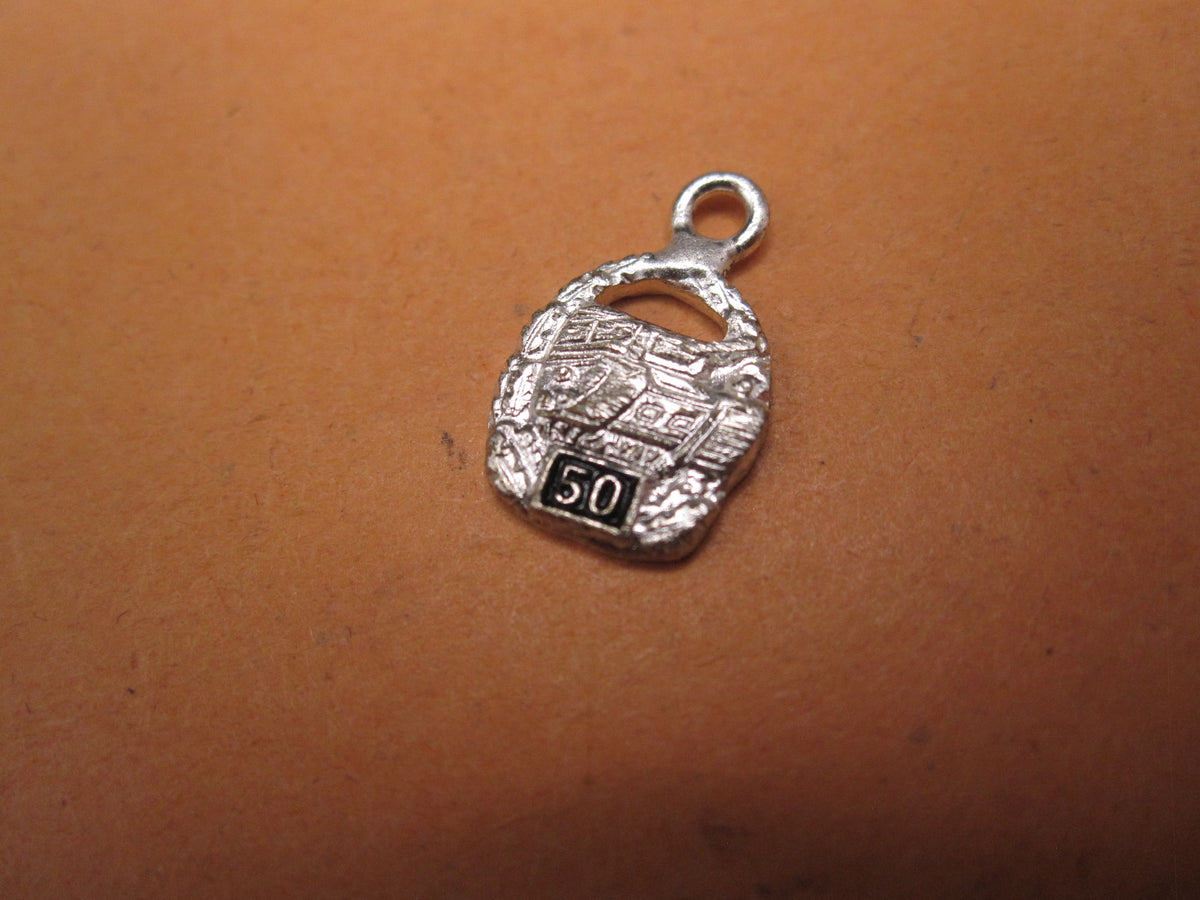 H.W.  -  - Miniatur Panzerkampfabzeichen der Wehrmacht in Silber mit Einsatzzahl 50 Modell / Ausführung 1957